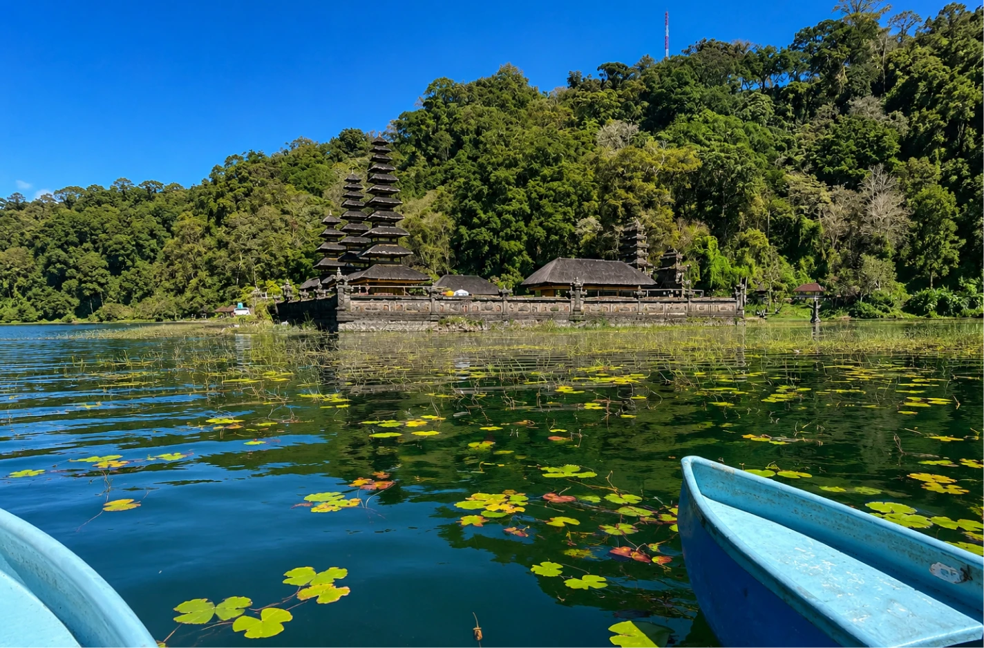 tamblingan-trekking-canoe